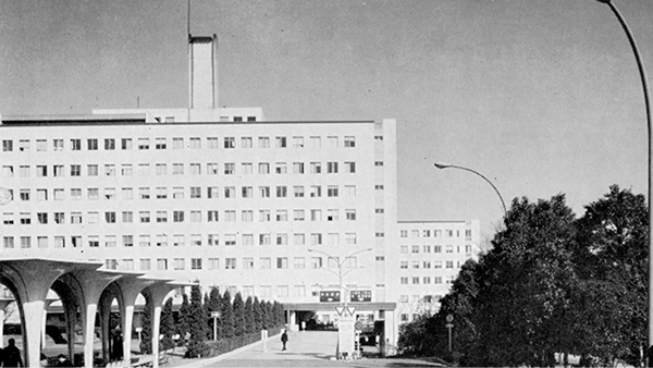 医学部臨床教育研究棟