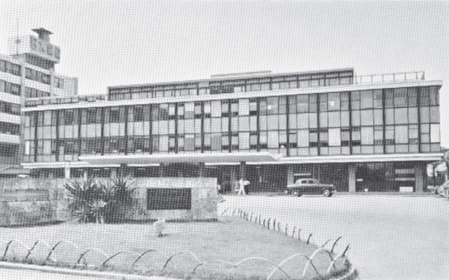 写真5−2：板橋病院外来棟（昭和31年11月）