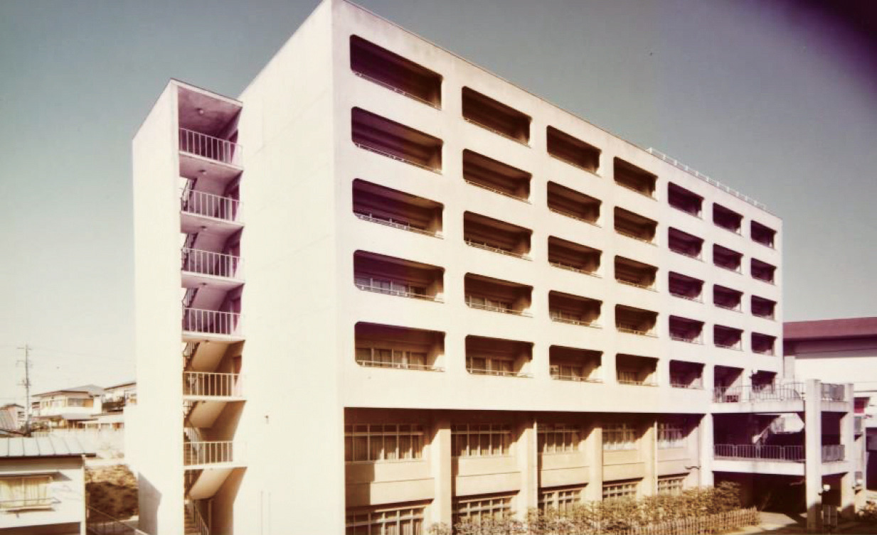 写真7：高等看護学院校舎（昭和46年6月完成）